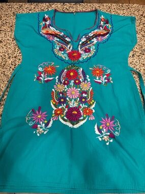 Beautiful Cinco de Mayo embroidery shirt size medium.